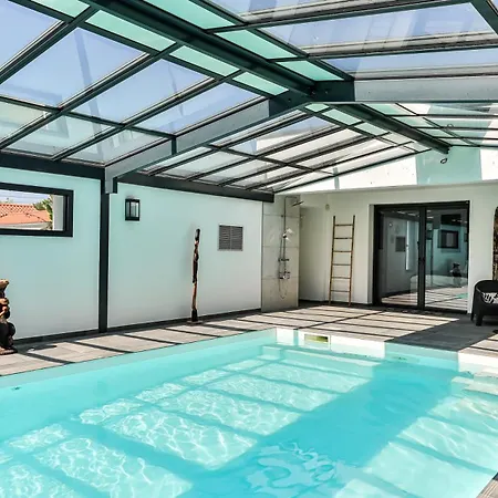 La Parenthese - Piscine Interieure - 8 Personnes *